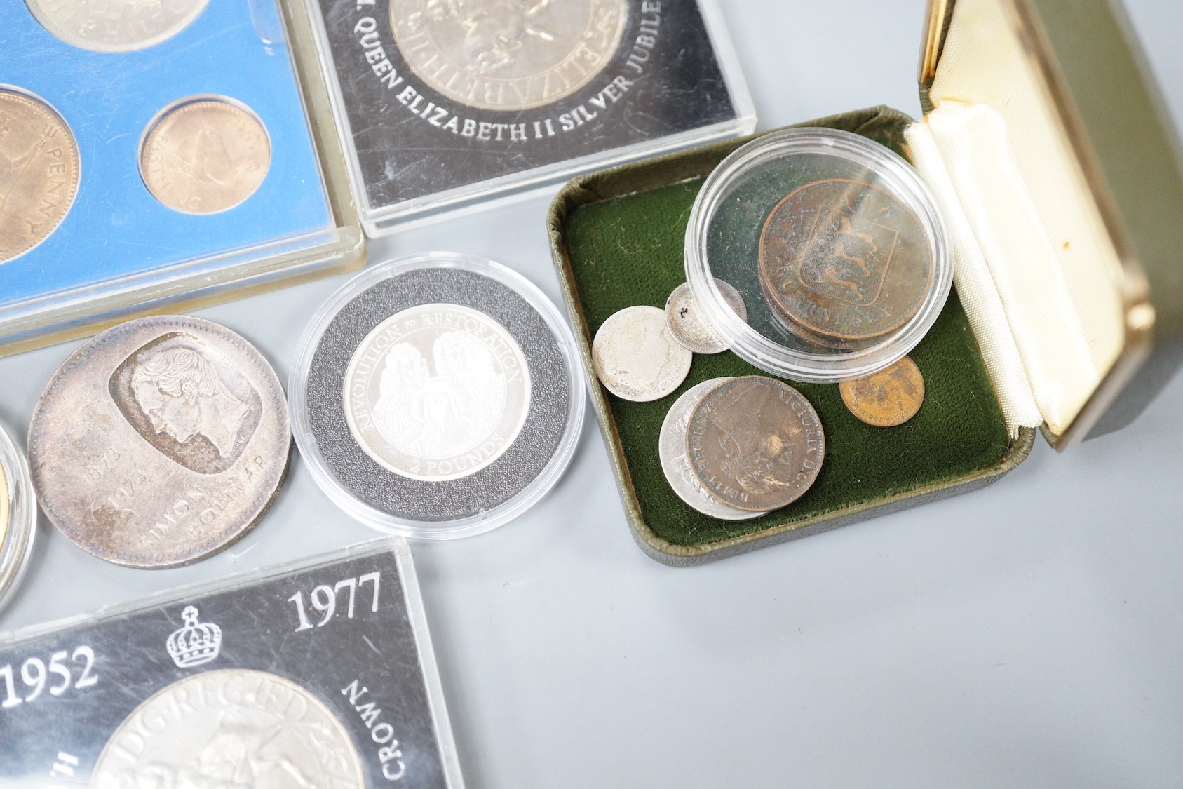 UK Royal Mint and World coins, including a 1799 penny, about UNC, a specimen set of QEII coronation 1953 coins, 2006 and 2010 £2 coins with minting errors, Venezuela 10 bolivares 1973, Donald Trump commemorative coins, a